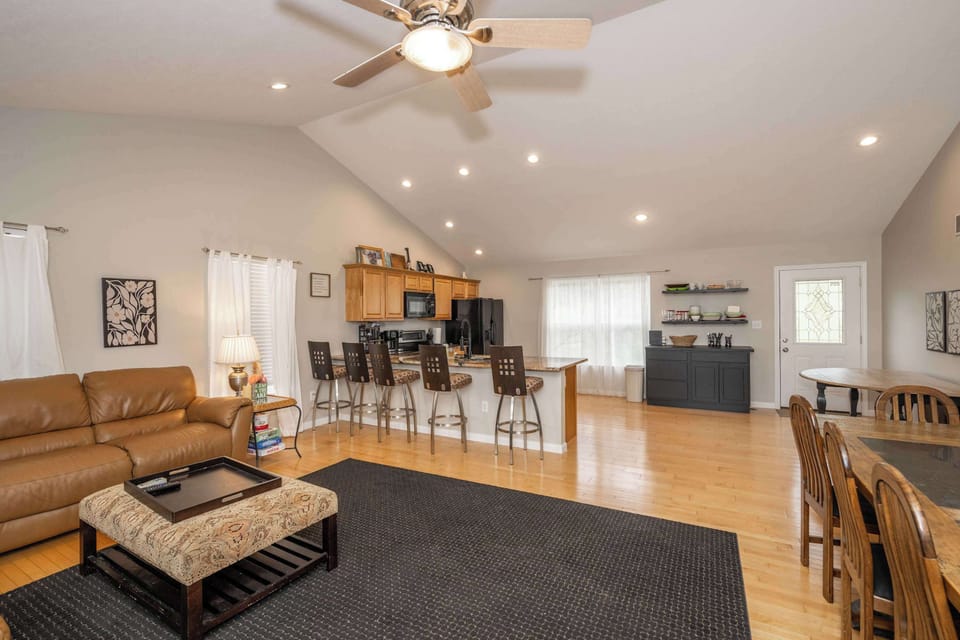 House, Multiple Beds, Patio (Lazy Days) | Living area | 42-inch flat-screen TV with digital channels
