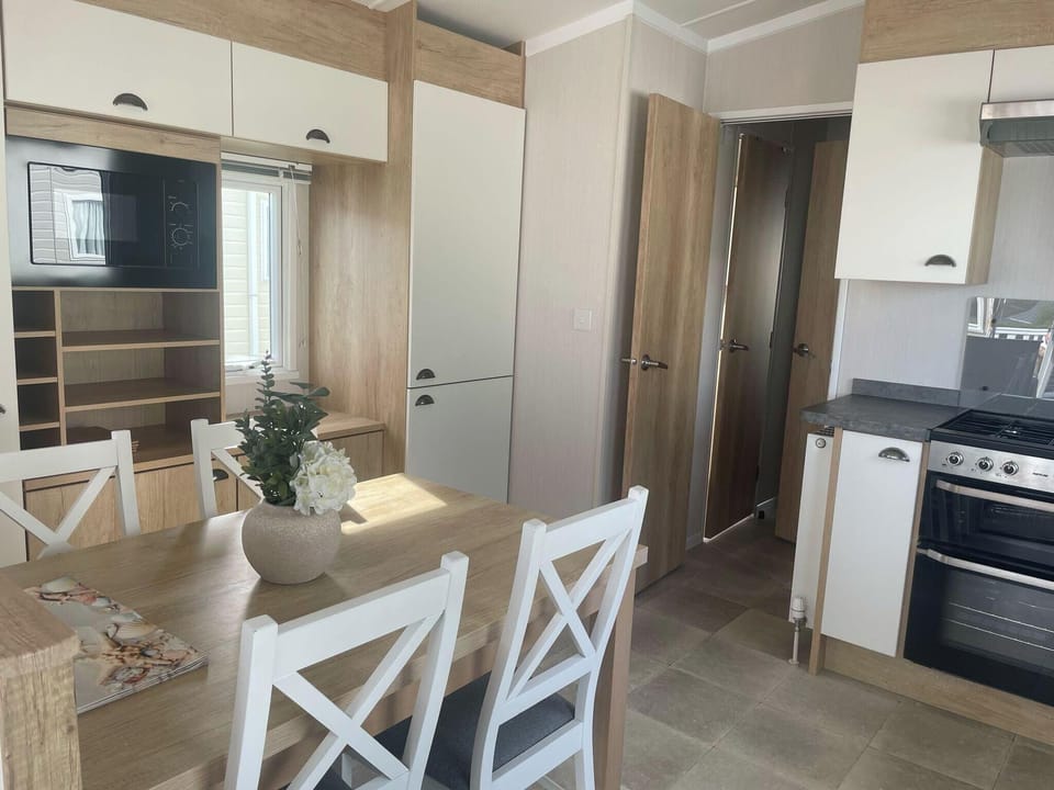 Cabin | Dining