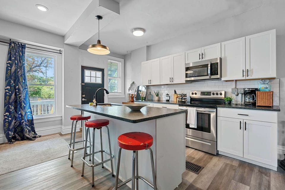 Apartment, Multiple Beds, Kitchen, Garden View (Merion Village Residences 1164) | Private kitchen | Fridge, microwave, oven, stovetop