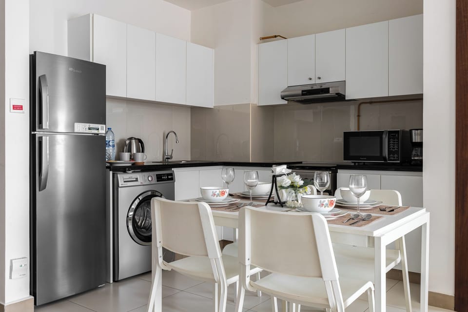 Family Apartment, 2 Bedrooms, Non Smoking | Private kitchen | Full-size fridge, microwave, oven, stovetop