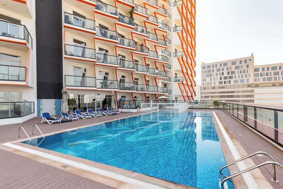 Outdoor pool, pool umbrellas, sun loungers