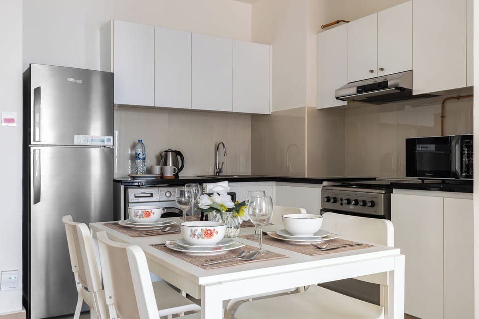 Family Apartment, 2 Bedrooms, Non Smoking | In-room dining
