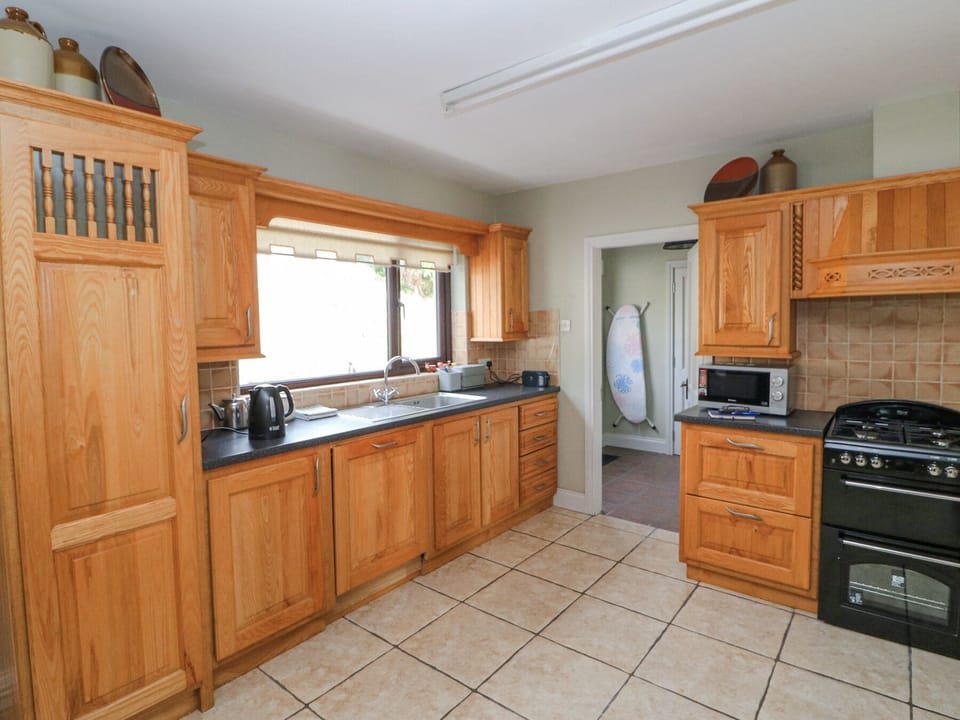 Fridge, microwave, dishwasher, toaster