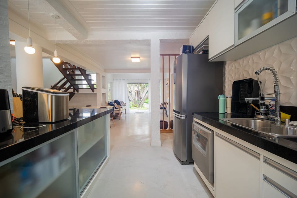 Deluxe House, 4 Bedrooms, Air conditioning | Private kitchen | Fridge, microwave, oven, stovetop