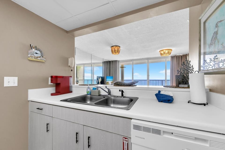 Condo, 1 King Bed with Sofa bed (Long Beach Resort 4-1305) | Private kitchen | Oven, toaster