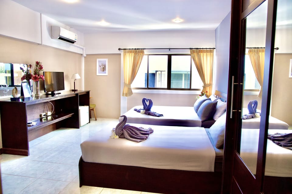 Standard Triple Room | Minibar, in-room safe, desk, bed sheets