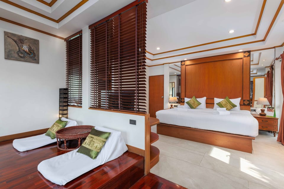 Suite, 1 King Bed | Minibar, in-room safe, desk, blackout drapes