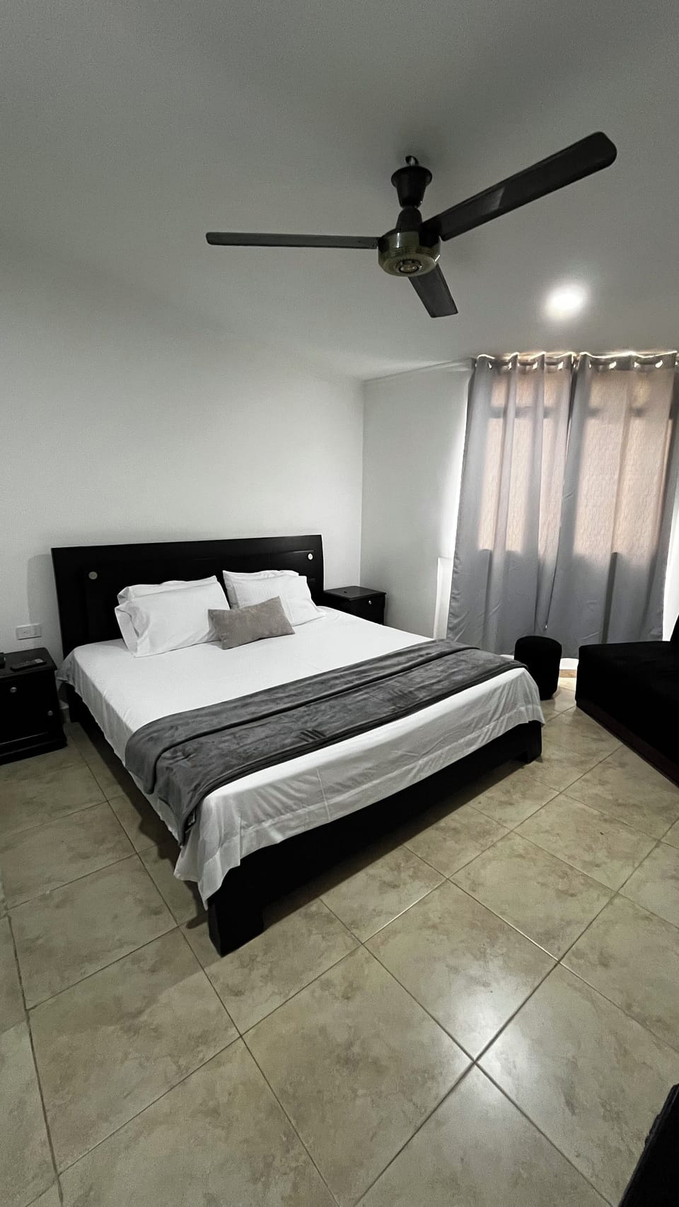 Deluxe Room | Soundproofing, WiFi (free), bed sheets
