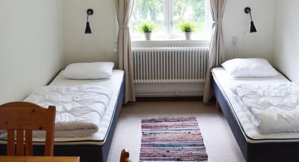 Twin Room (Linen/towel not included ) | WiFi (free)