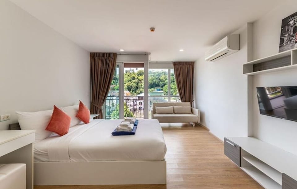 Double Room, Garden View | In-room safe, desk, laptop workspace, blackout drapes