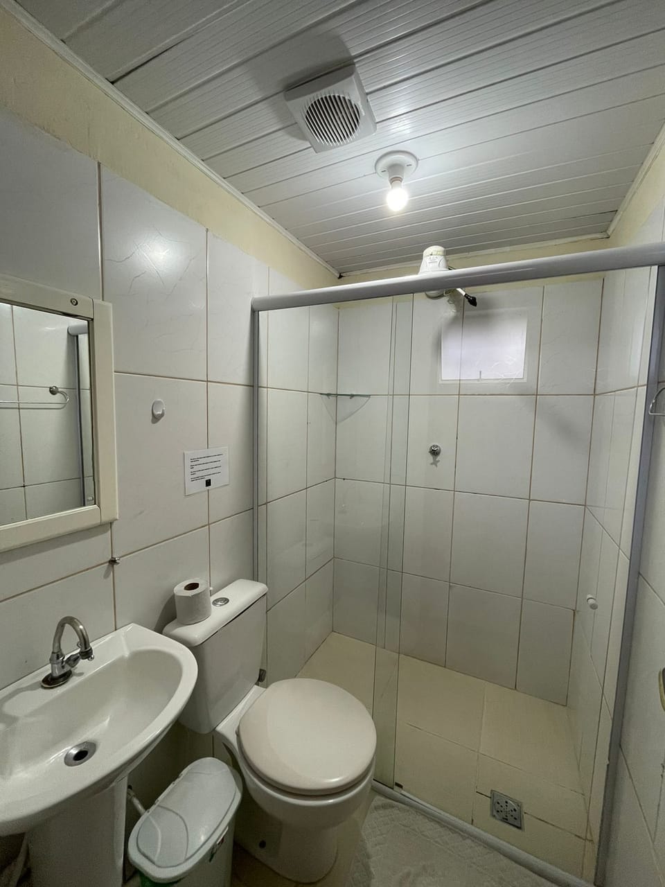 Comfort Room | Free WiFi, bed sheets
