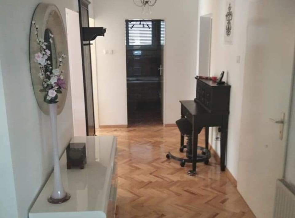 House (Five Bedroom Holiday Home with Terrac) | Lobby