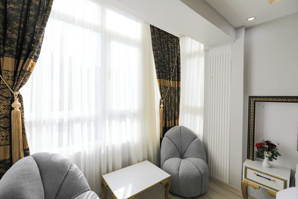 Economy Room, 1 Queen Bed | Iron/ironing board, free WiFi, bed sheets