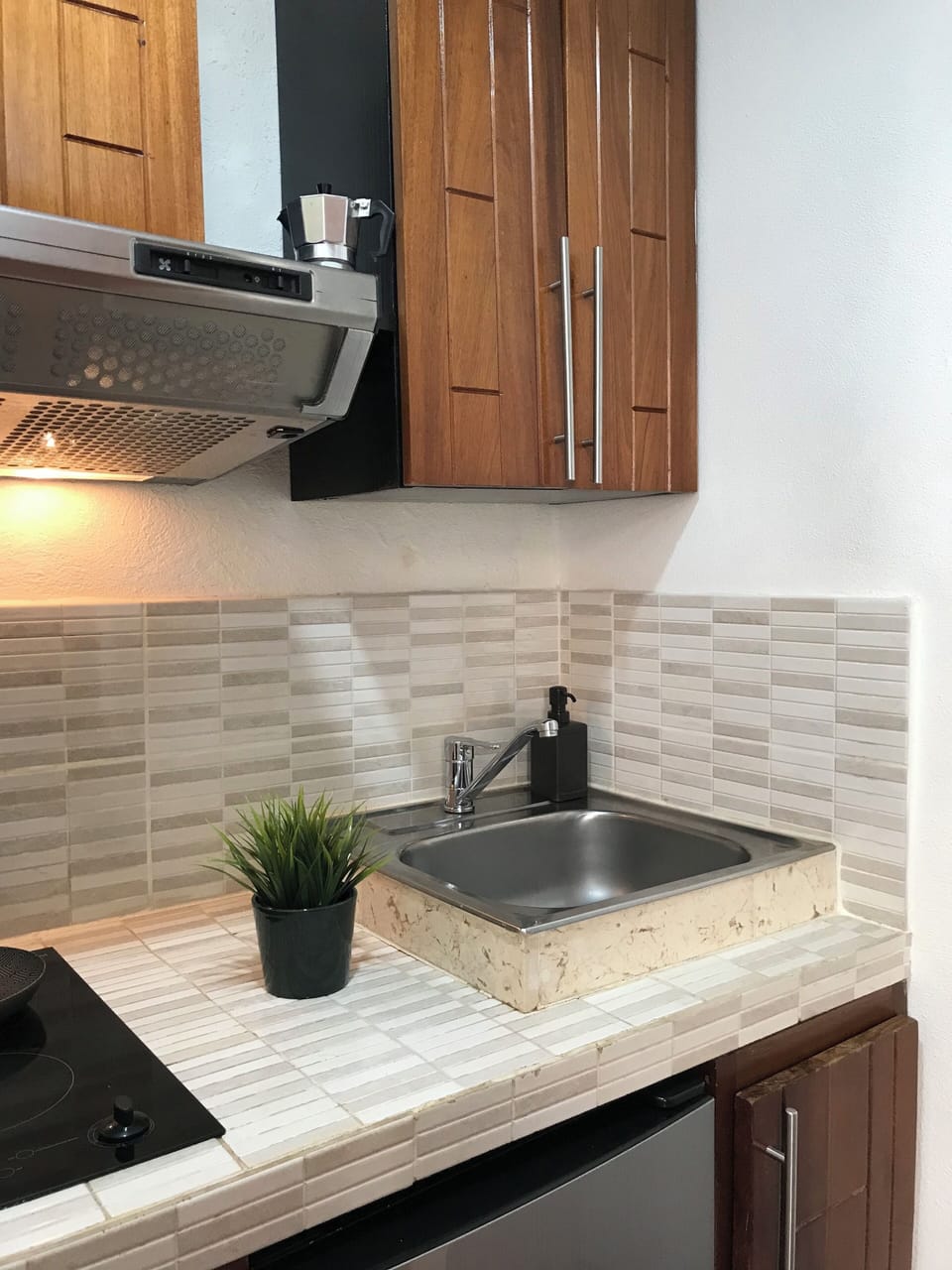 Comfort Studio, Patio, City View | Private kitchen | Mini-fridge, stovetop, cookware/dishes/utensils