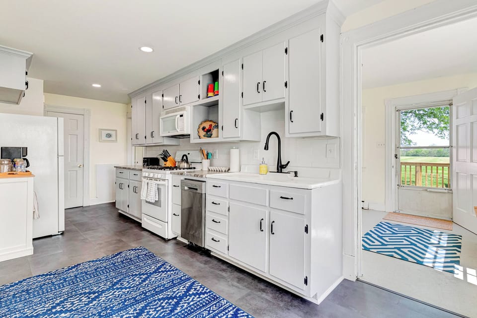Kitchen Paradise: Bright, modern design with scenic views, perfect for culinary adventures!