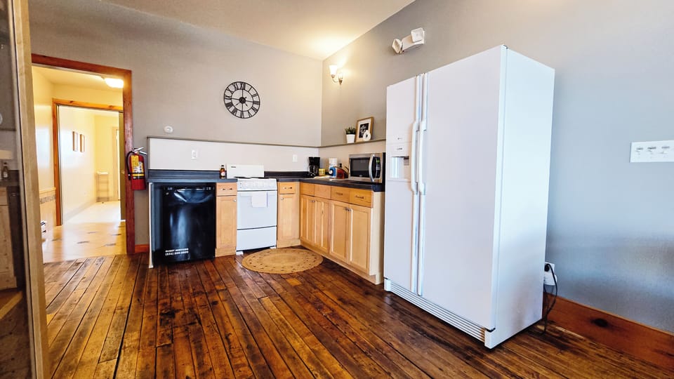 Kitchenette (2)