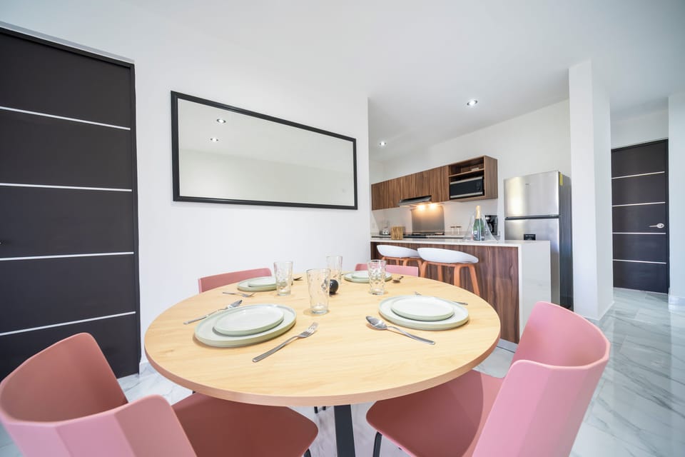 Apartment, 3 Bedrooms, Balcony | Dining room