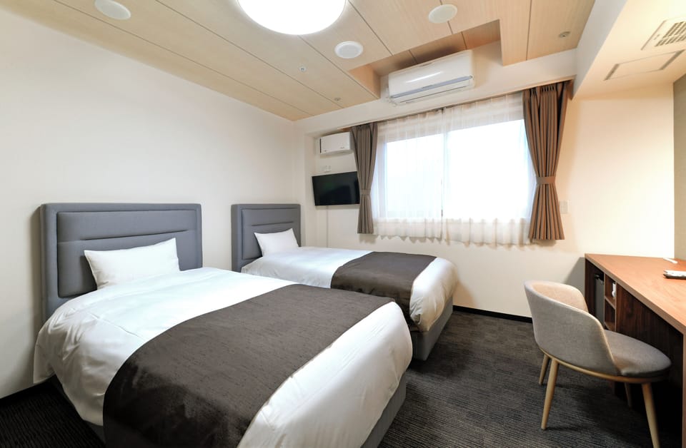 Compact Twin Room, Non Smoking with toilet | Bed sheets