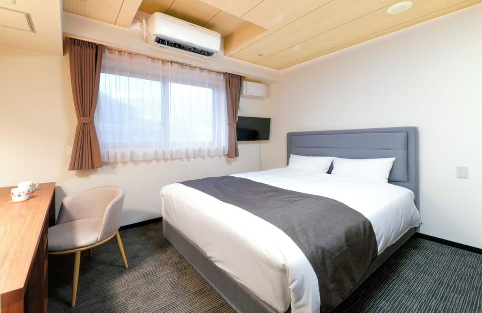 Double Room, Non Smoking with toilet | Bed sheets