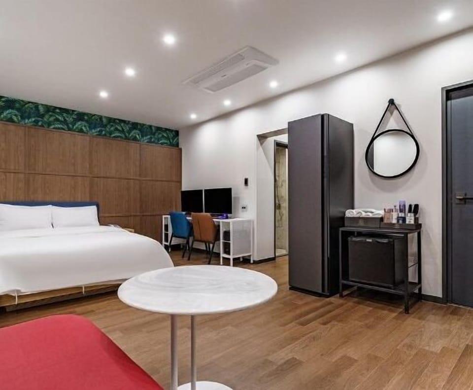 Basic Double Room, Non Smoking, Housekeeping | Desk, free WiFi