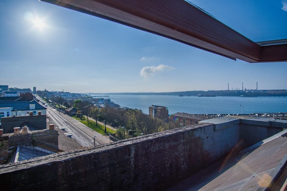 The Penthouse - 1 Bedroom Penthouse - Milford Haven (25249)
