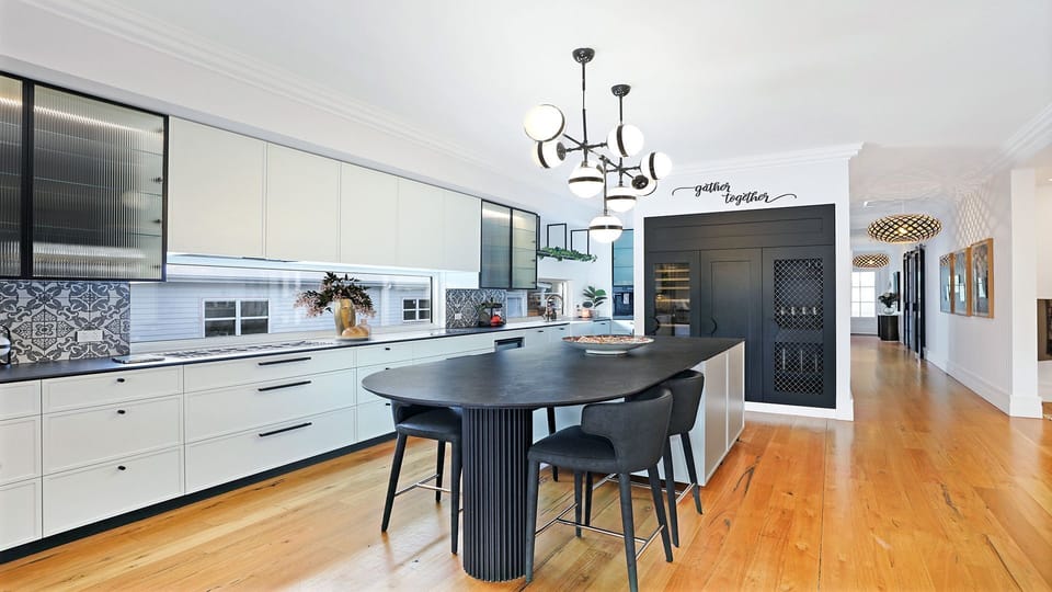 Amoré Bowral | Open plan kitchen | Breakfast bar 