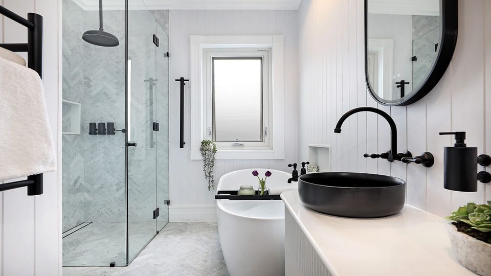 Amoré Bowral | Main bathroom | Shower | Luxury bath | Toilet