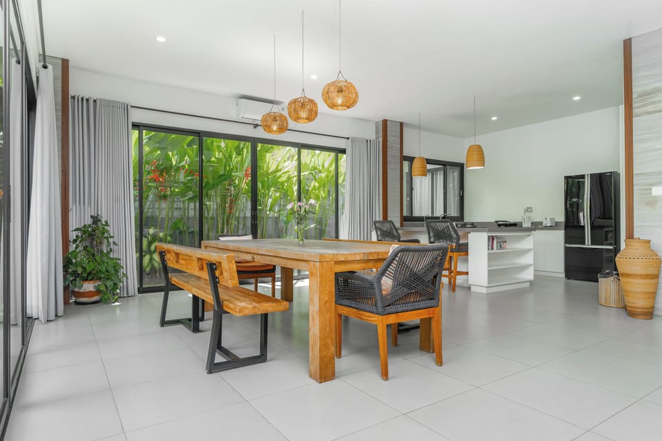 Luxury Villa, 5 Bedrooms, Private Pool, Pool View | Dining room
