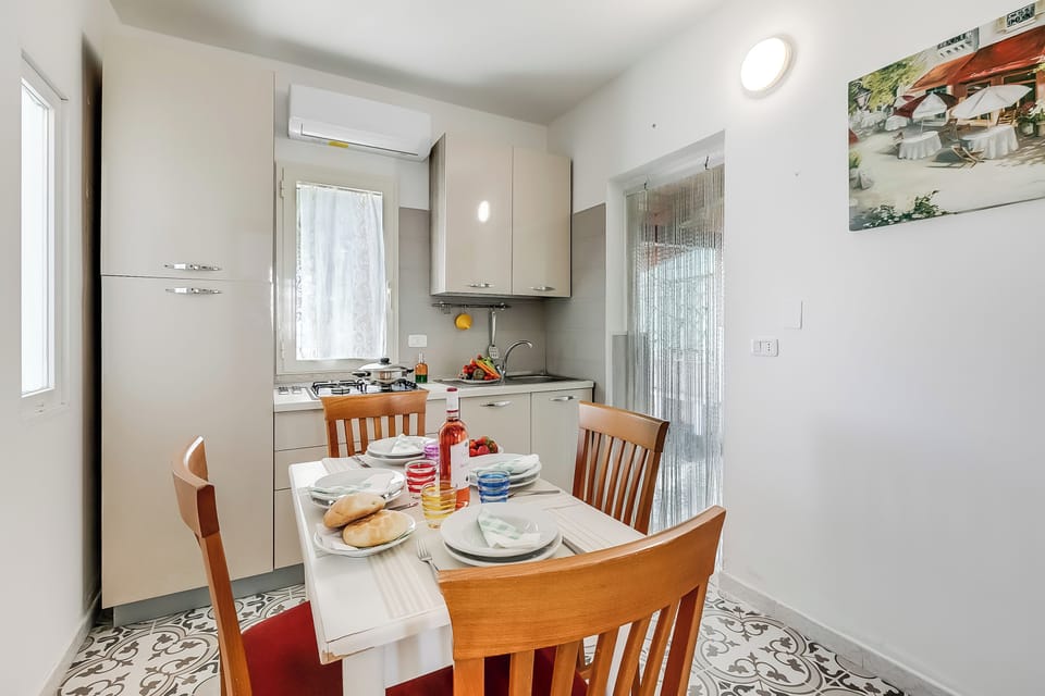 Kitchen and dining area