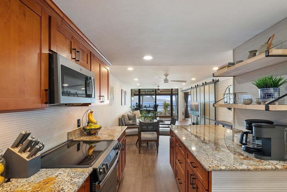 Lauloa 403 Enjoy cooking at your fully furnished kitchen