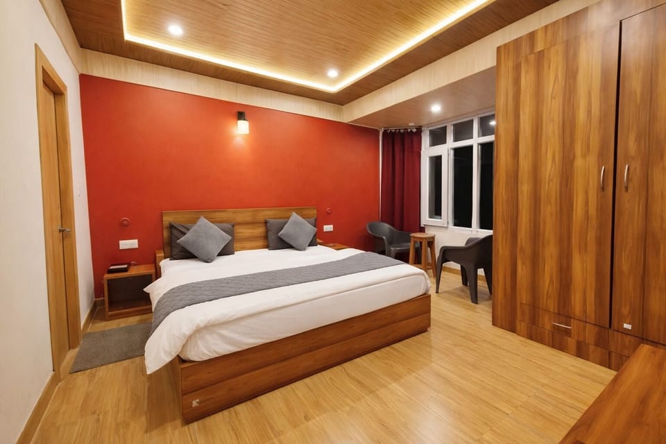 Premium Double Room | Desk, soundproofing, free WiFi, bed sheets