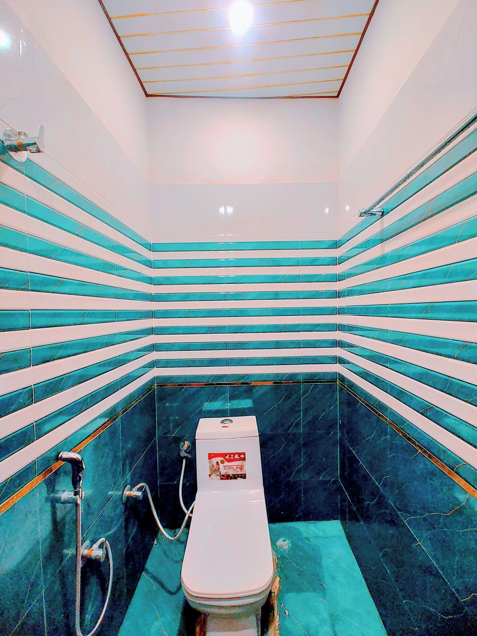 Deluxe Double or Twin Room | Bathroom | Shower, slippers, towels