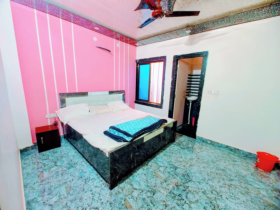 In-room safe, desk, soundproofing, iron/ironing board