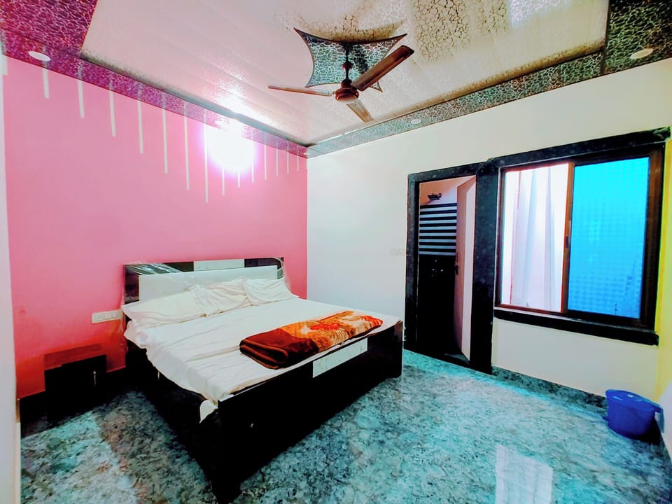 Deluxe Double or Twin Room | In-room safe, desk, soundproofing, iron/ironing board