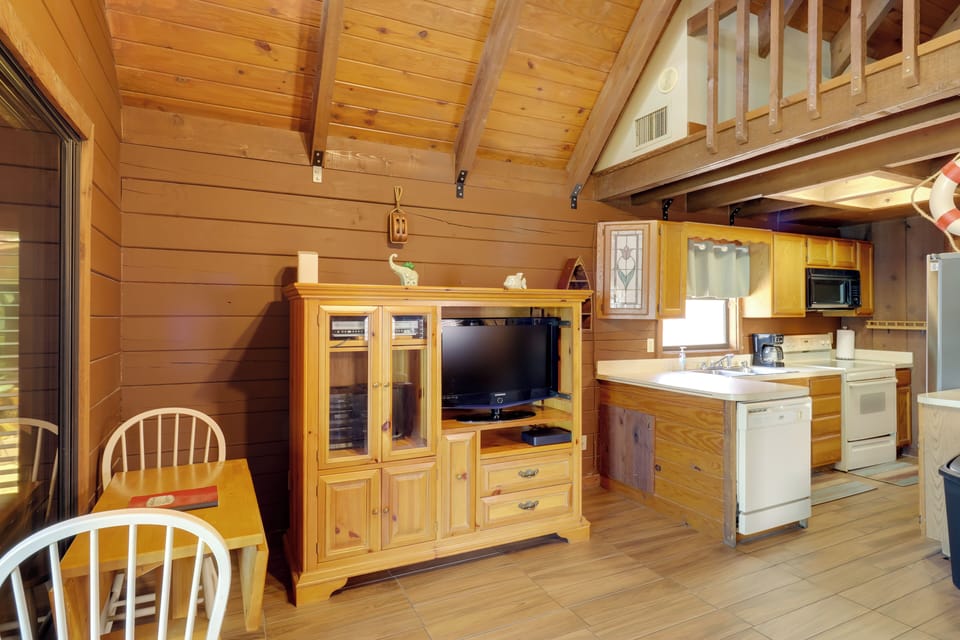 Dining Area | 1st Floor | Dishware/Flatware