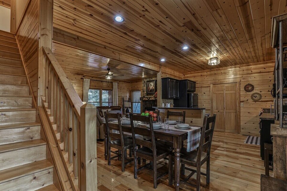 Enjoy A Meal In The Mountains