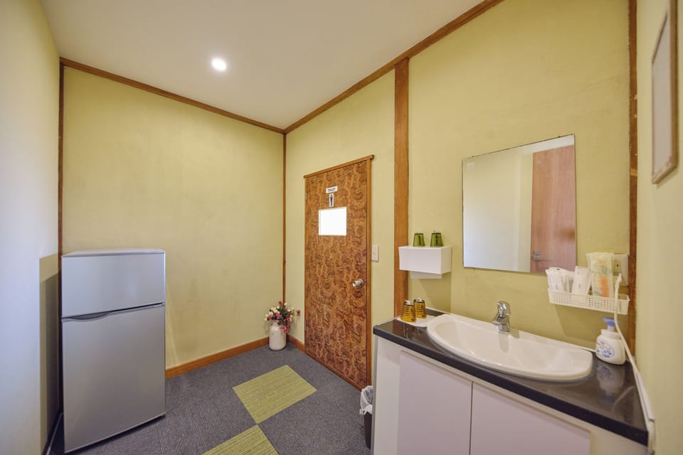 Basic four-person room, no mountain view | Free WiFi