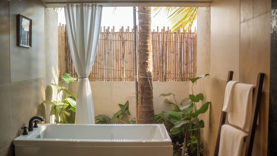 Premier Double Room, Balcony, Garden View | Bathroom | Free toiletries, hair dryer, bathrobes, slippers