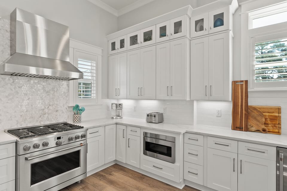 Fully equipped kitchen.