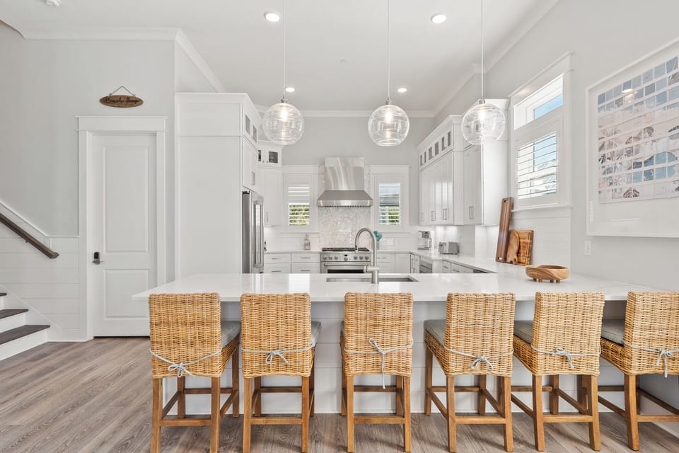 Enjoy casual dining and conversations at the kitchen counter.