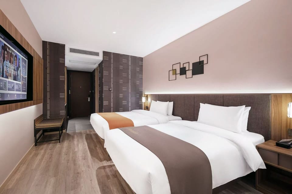 Superior Twin Room | Premium bedding, down comforters, desk, laptop workspace