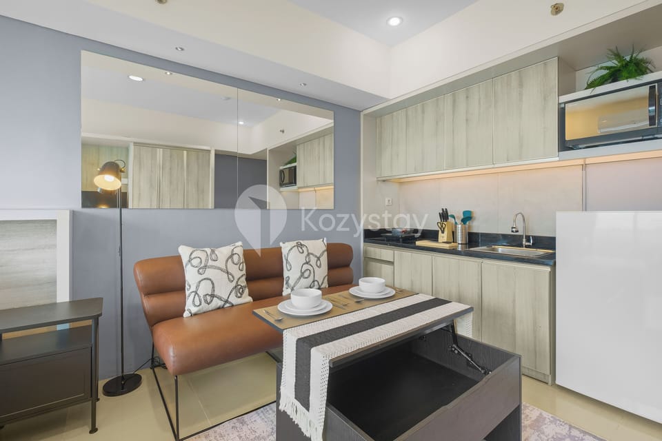 Studio, 1 King Bed, City View | Living area | Flat-screen TV