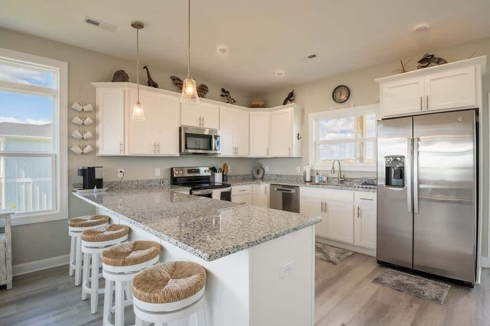 Level 3-Kitchen Granite Counter Seats 4