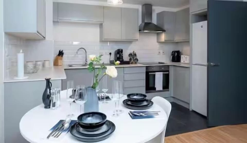 House | In-room dining