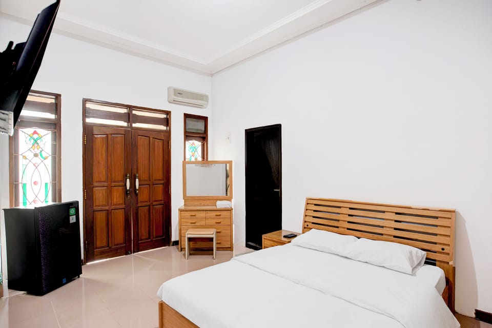 Deluxe Double Room | Desk, WiFi (free), bed sheets