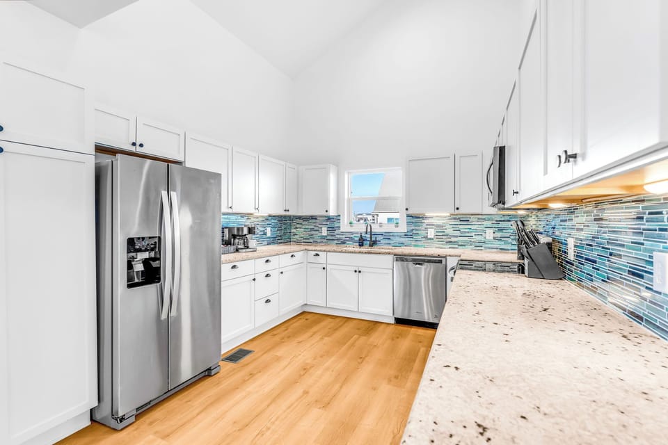 The bright open kitchen, equipped with everything needed to prepare all meals. 