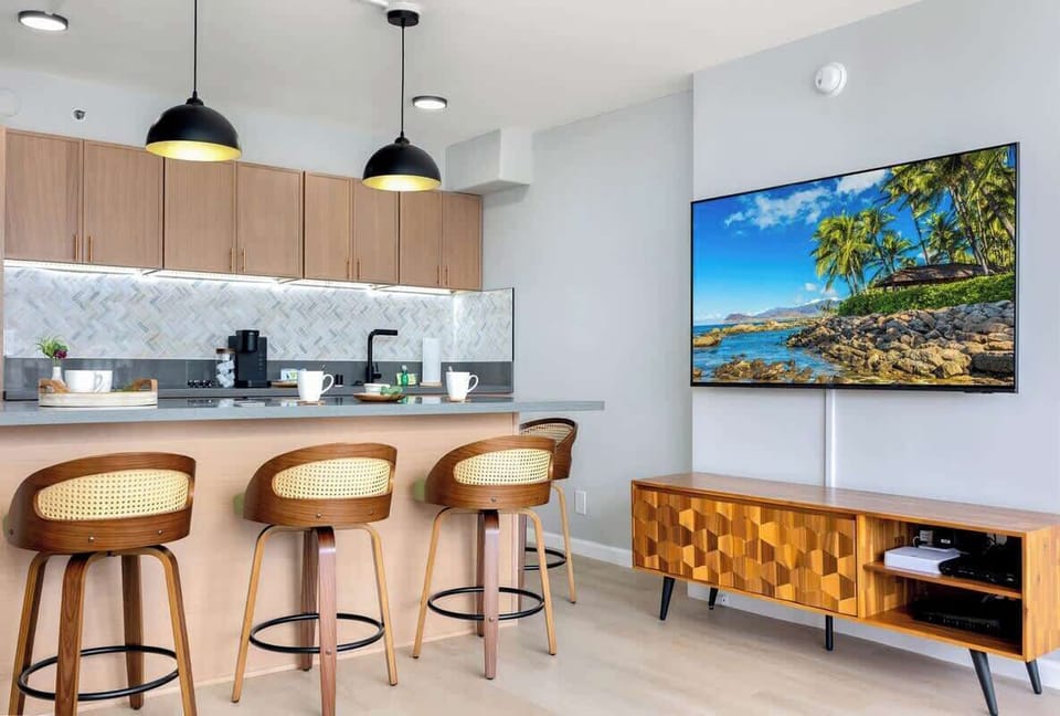 Breakfast bar with 4 chairs