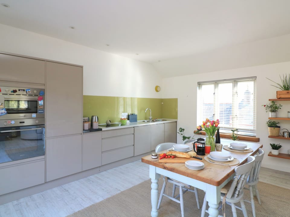 Fridge, dishwasher, toaster, cookware/dishes/utensils