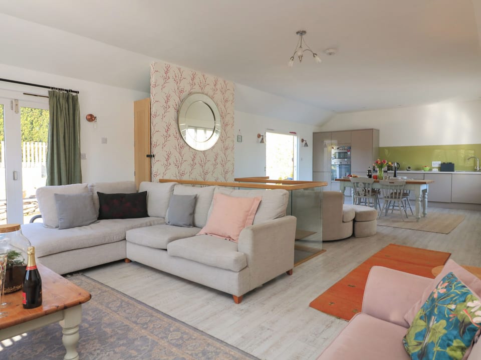 Flat-screen TV, fireplace, DVD player