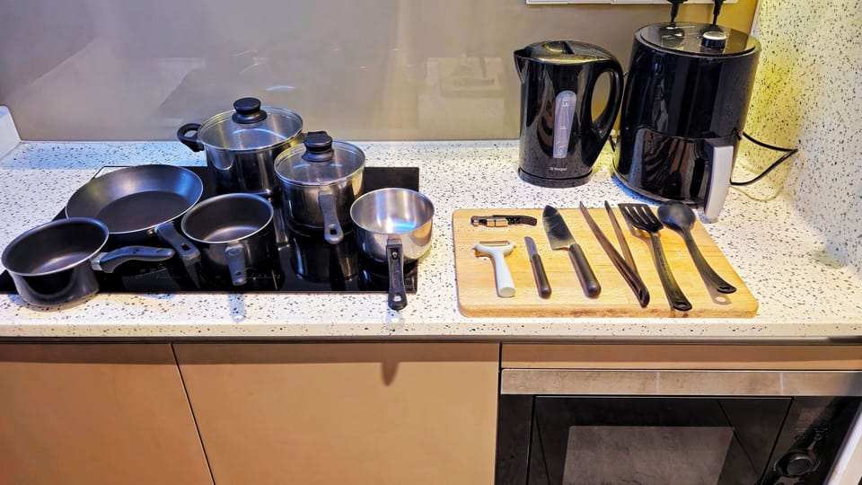 Deluxe Apartment, 3 Bedrooms, Non Smoking, Pool View | Private kitchen | Fridge, microwave, stovetop, electric kettle